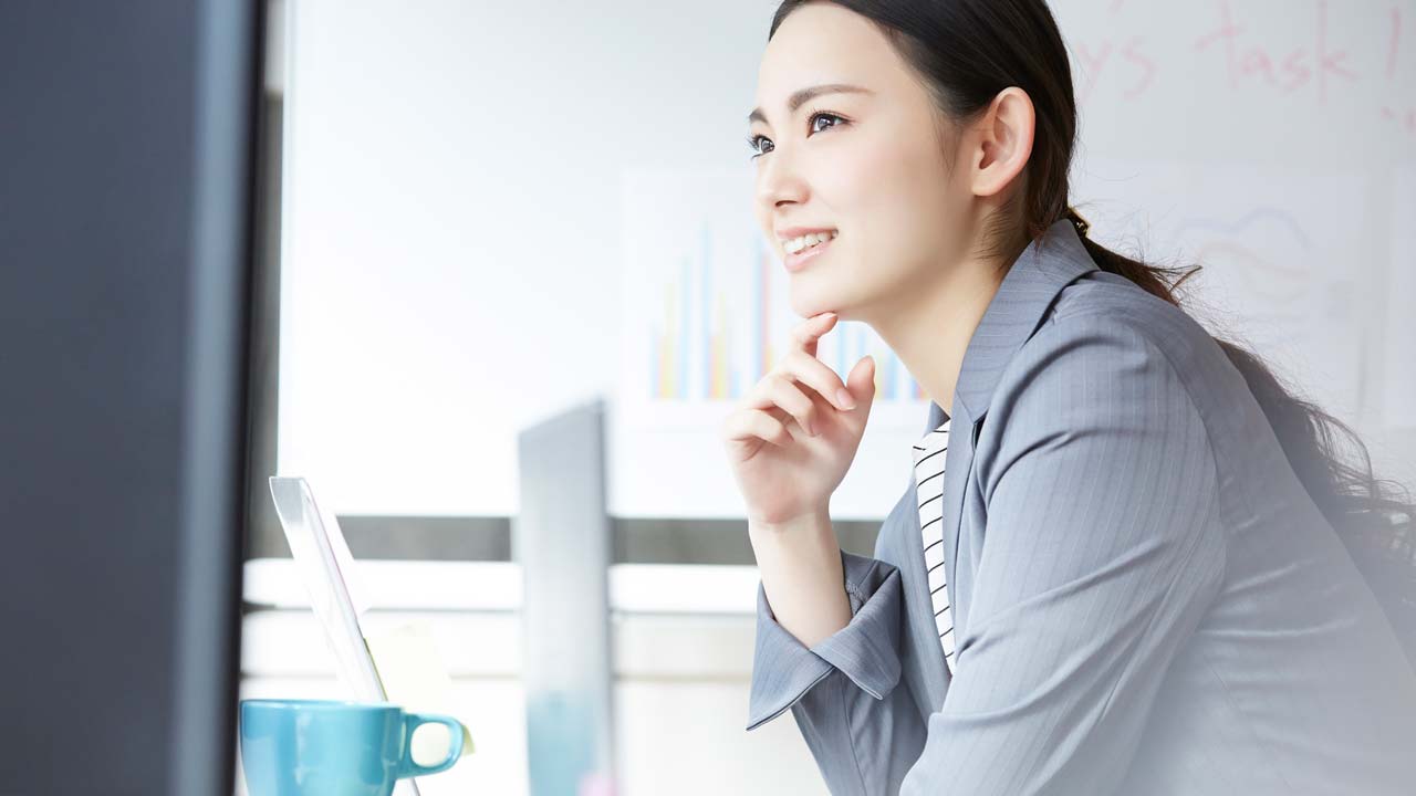 女性のオフィスワーカーの画像